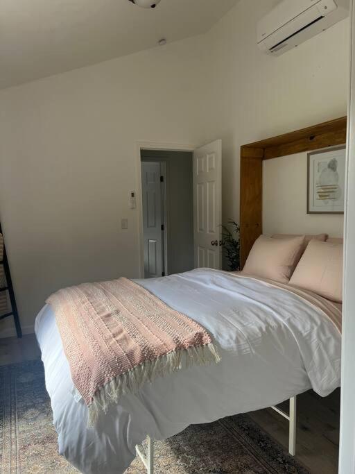 Modern Cabin, Near Snow Park, 3.5 Miles to SNP! photo 3