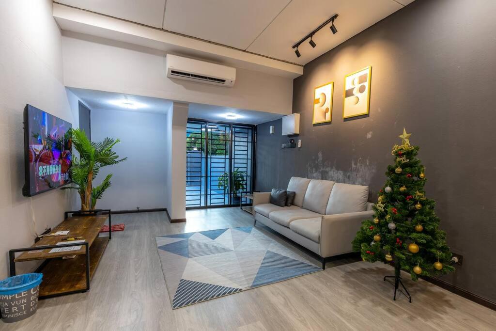 15px 5br 4bathroom w KTV near USM photo 2