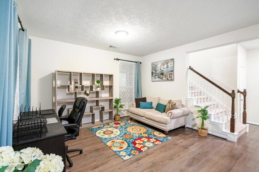 Spacious long stay family home in Kingwood/Humble photo 1