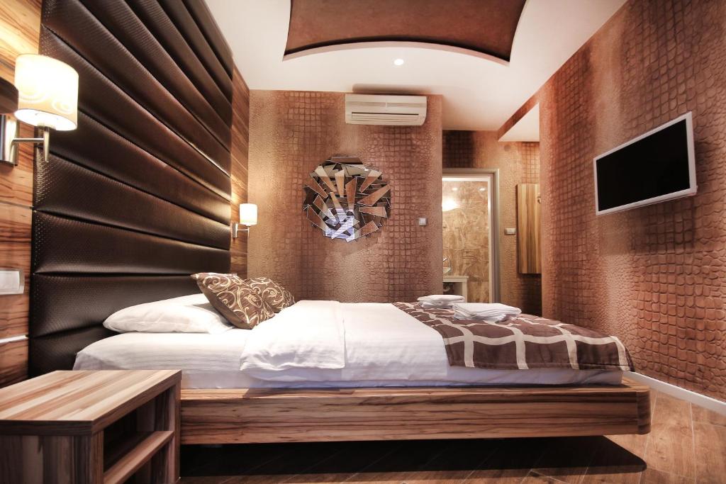 Сьюит (Улучшенный люкс с кроватью размера «king-size» и террасой), Apartments Belgrade