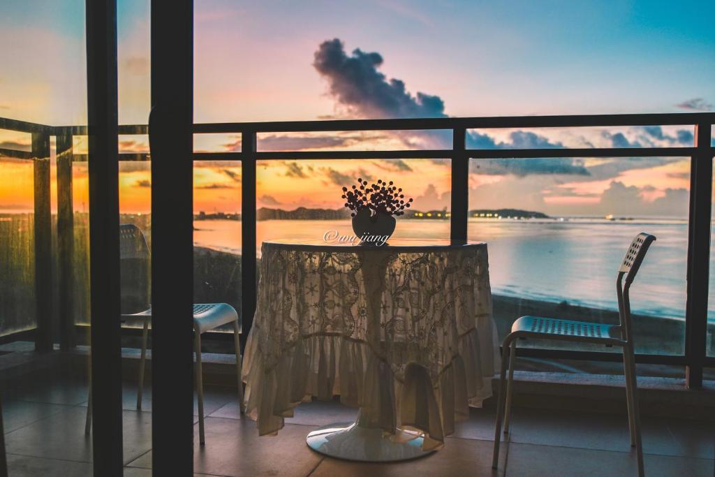 Sea View Apartment with Washer Dryer Projector Refrigerator and Kitchen Shantou South High-Speed Railway St ation photo 3