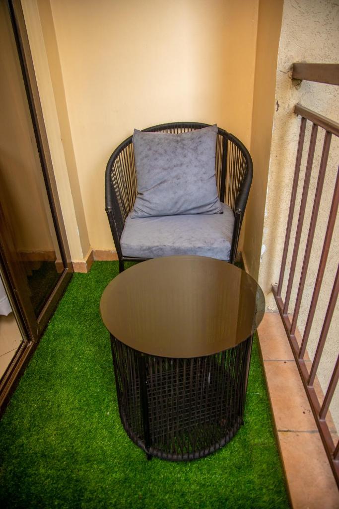 Madaraka 2 Bed apartment with Rooftop pool. photo 1