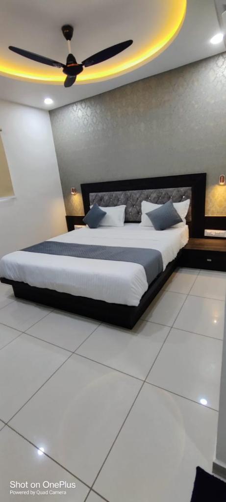 HOTEL AARNA PALACE photo 1