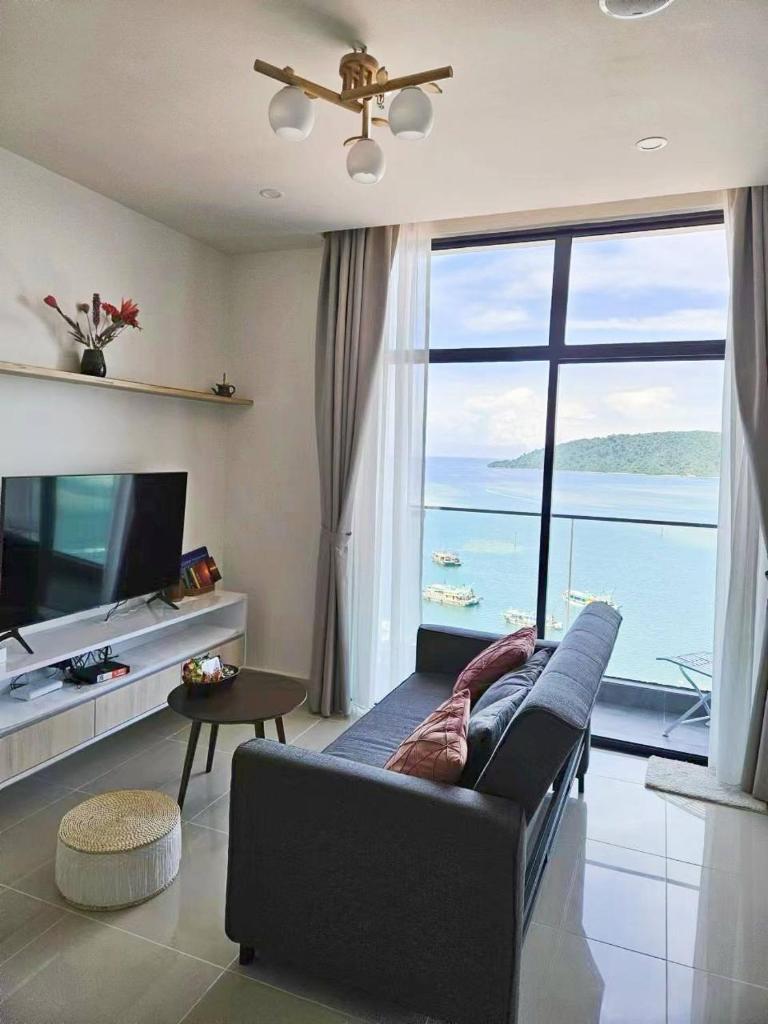 Sunset Seaview Studio Apartment at Kota Kinabalu City Centre photo 3