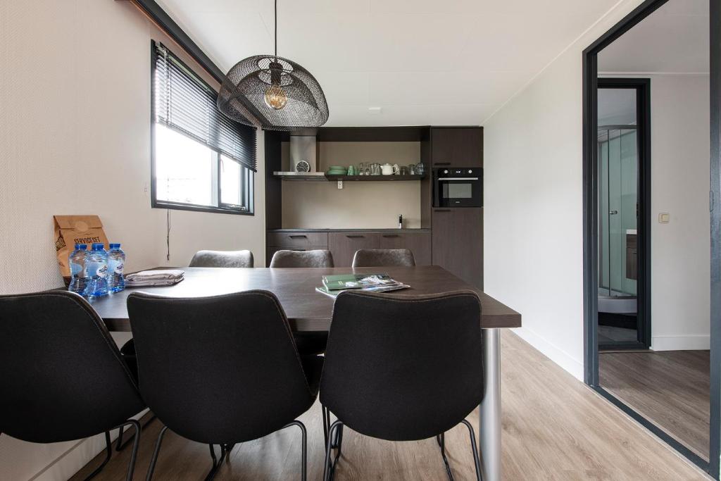 20, Nestled in the woods, Big Chalet and Garden! photo 1