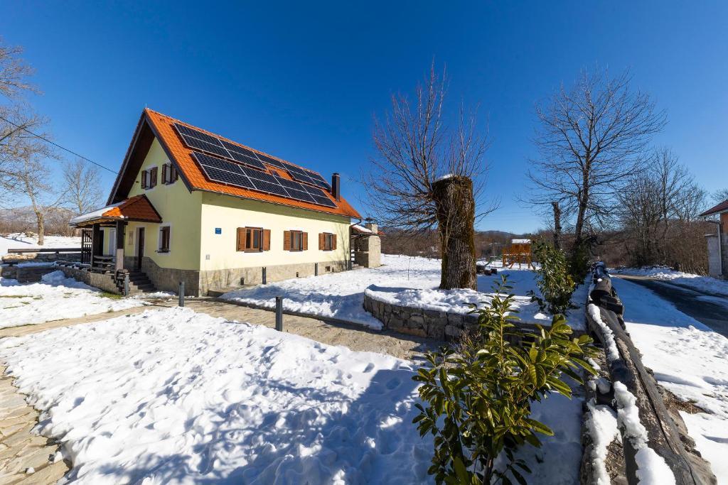SPA HOLIDAY HOUSE REŽEK - Lovinac photo 2