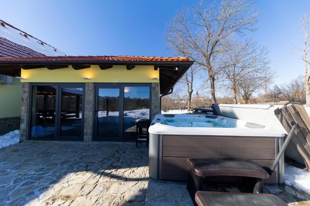 SPA HOLIDAY HOUSE REŽEK - Lovinac
