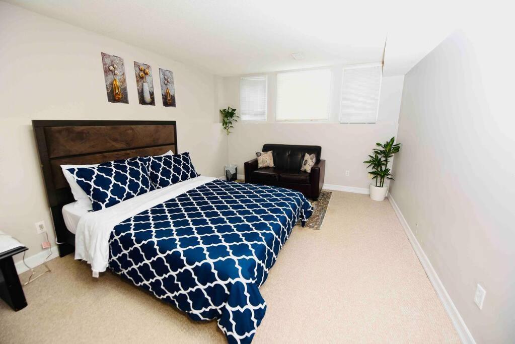 Adorable Spacious Inn with Indoor fireplace photo 1