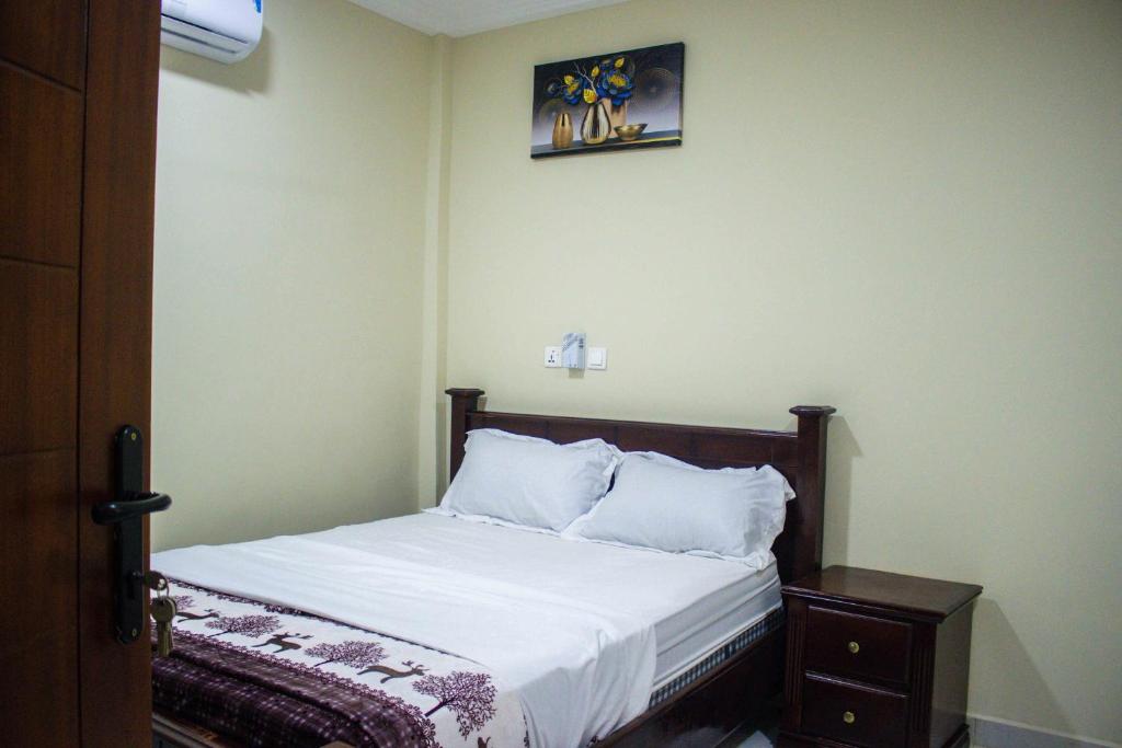 Fully Furnished 1- Bedroom in East Legon photo 3
