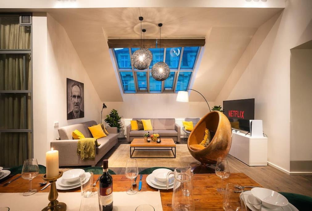 5BR+2Bath Old Town Loft Luxe Brickhouse, A/C - Tap to explore photos
