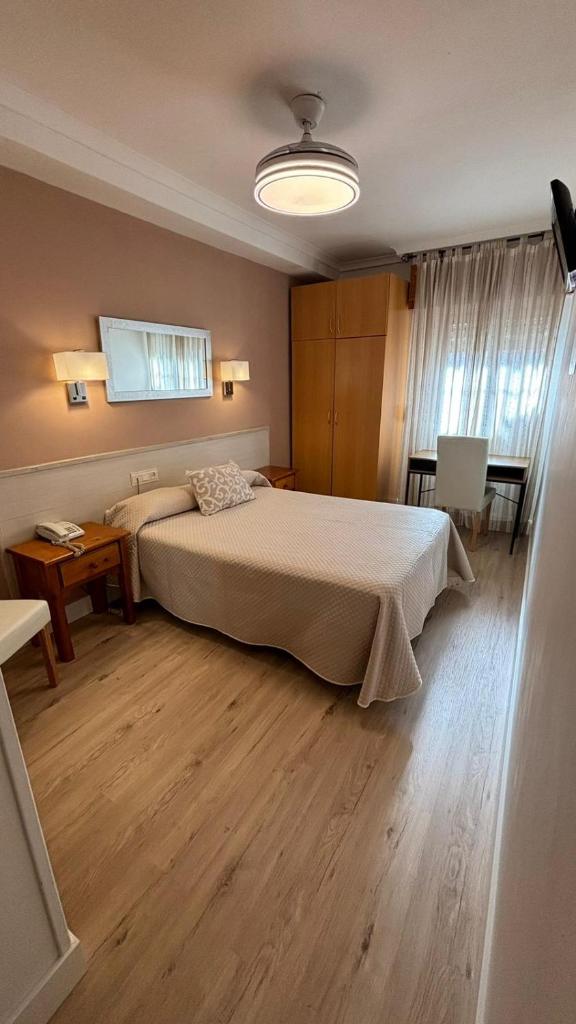 Hostal Atienzar photo 2