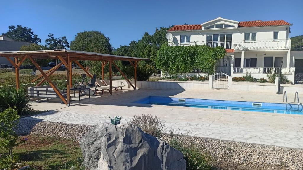 Holiday House Mila photo 1