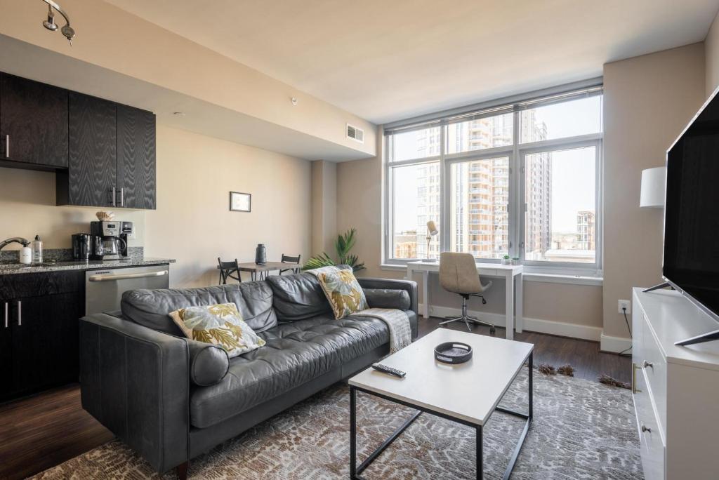 Reston studio w fitness center 1 mi to mall WDC-836