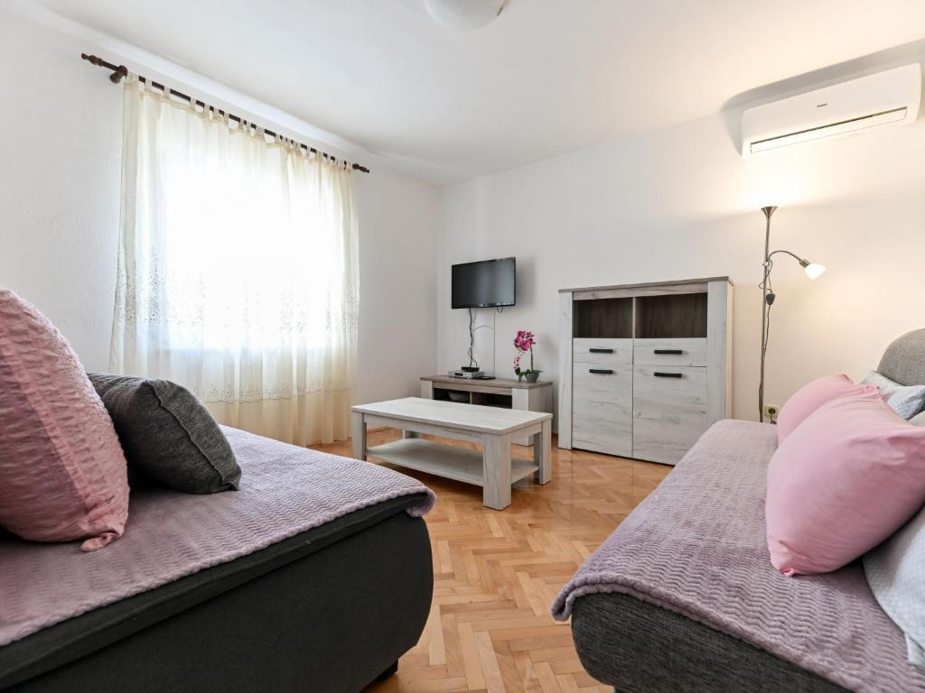 Apartment Ana-2 by Interhome photo 3