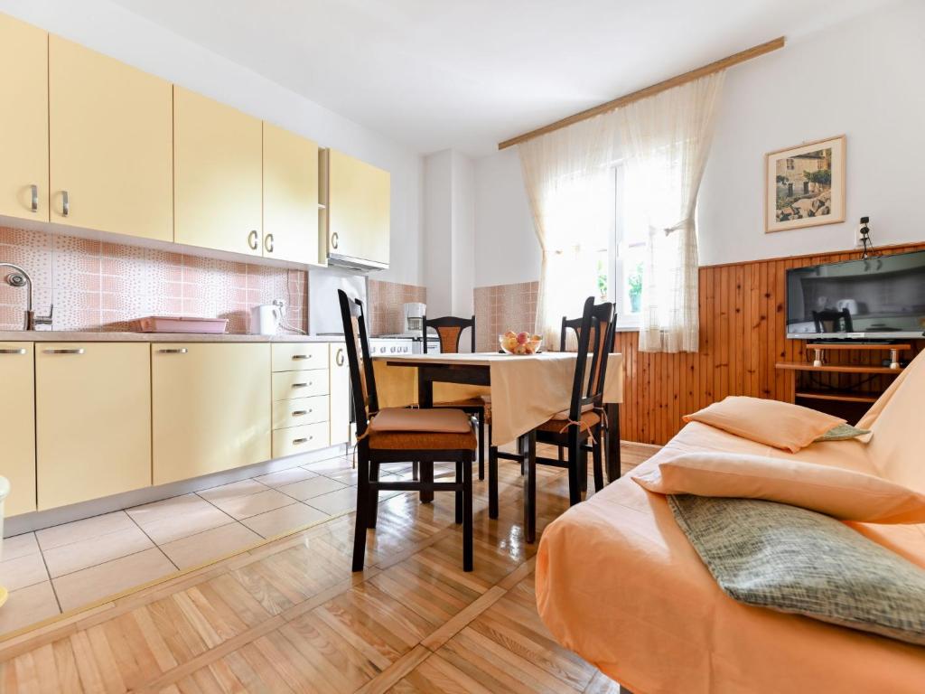 Apartment Ana-1 by Interhome photo 4