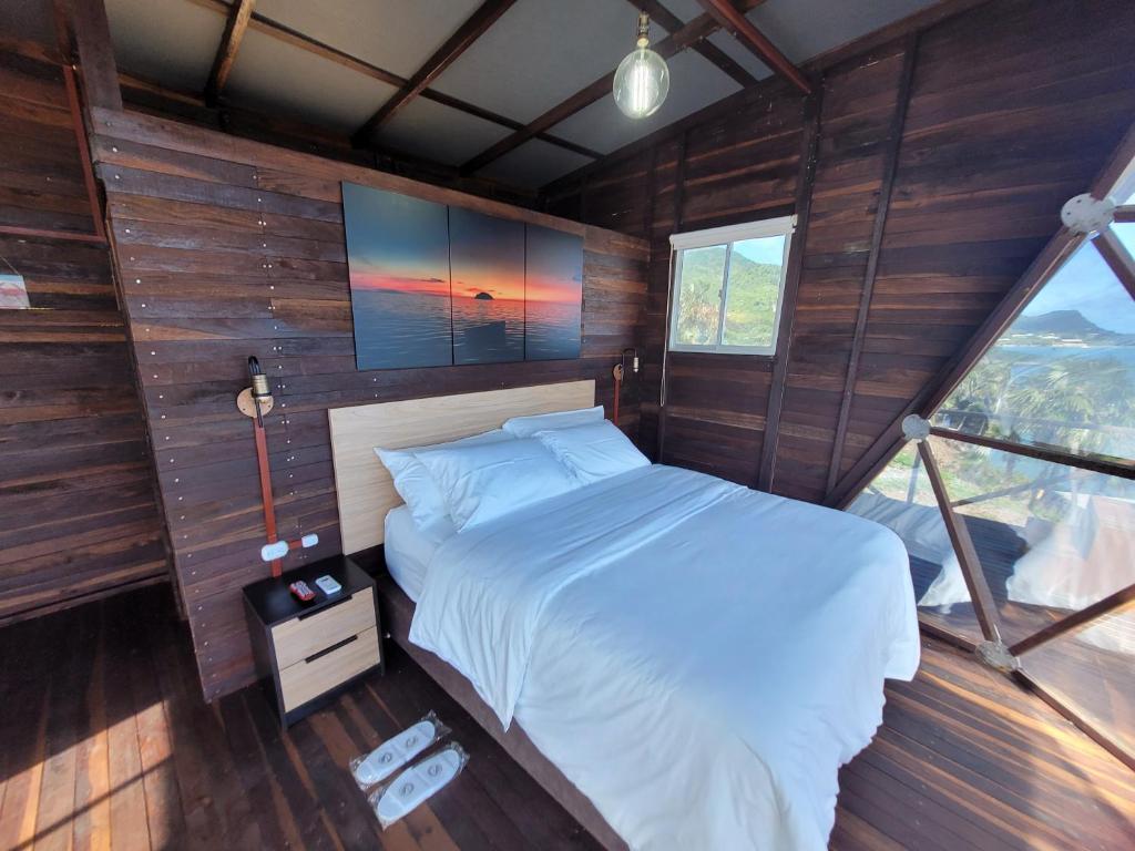 321 Surprise Beach house and Glamping photo 2