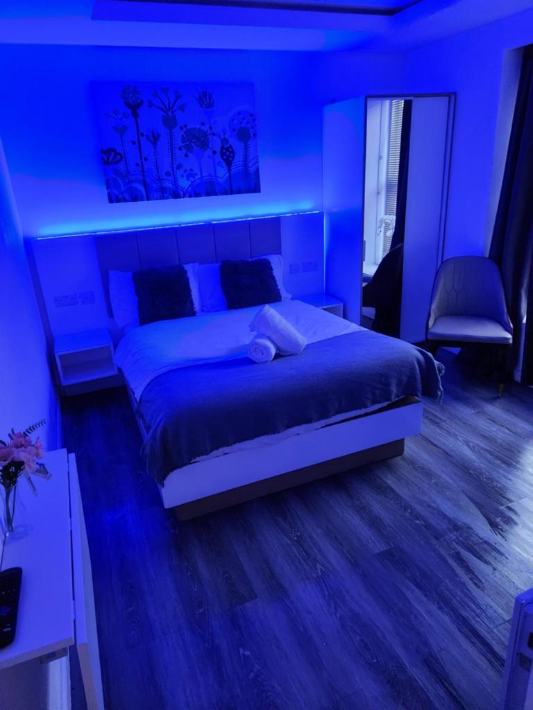 Crosskeys Edinburgh, أجنحة فريزر إدنبرة