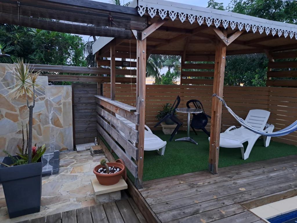Maison meublée F2 avec vue et piscine photo 2