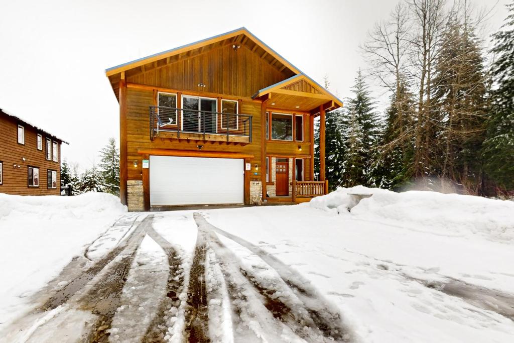 SnowTop Manor photo 1
