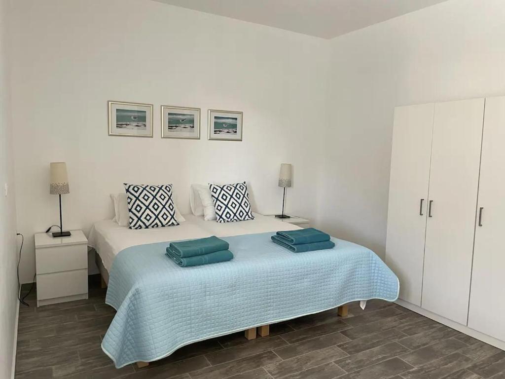 Beautiful 3 Villa estate overlooking Delfini Bay photo 4