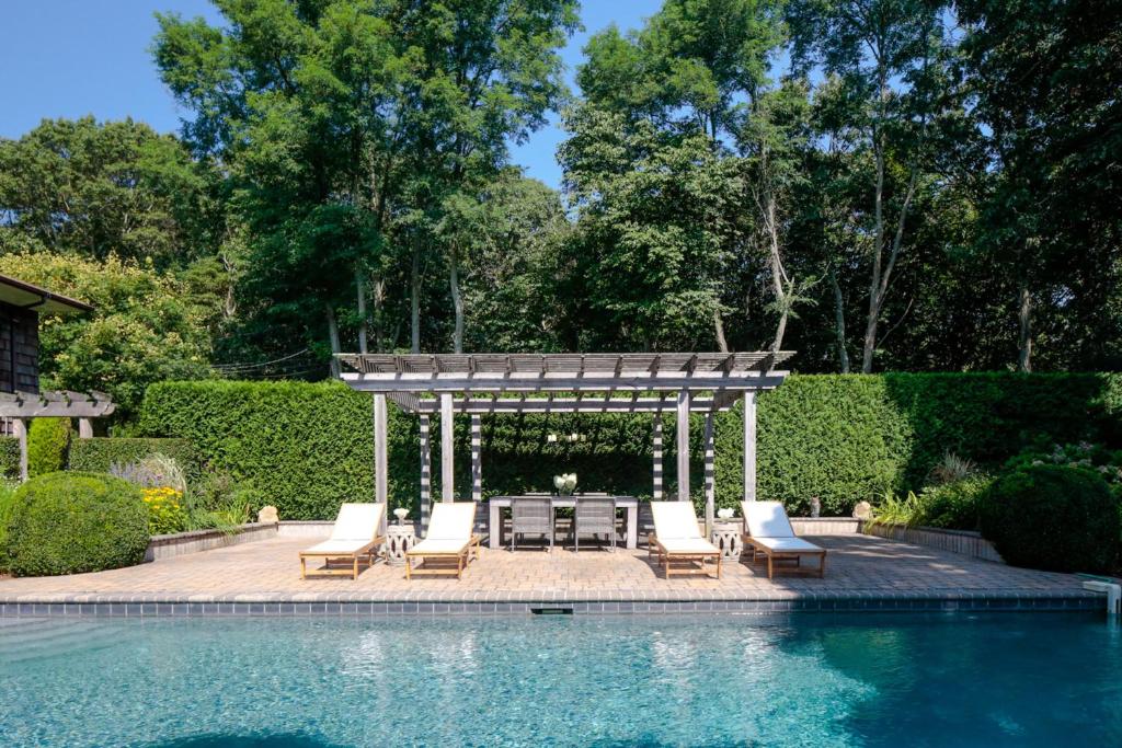 4 Bed 2 Bath - Salt Water Pool Close & Beaches photo 1