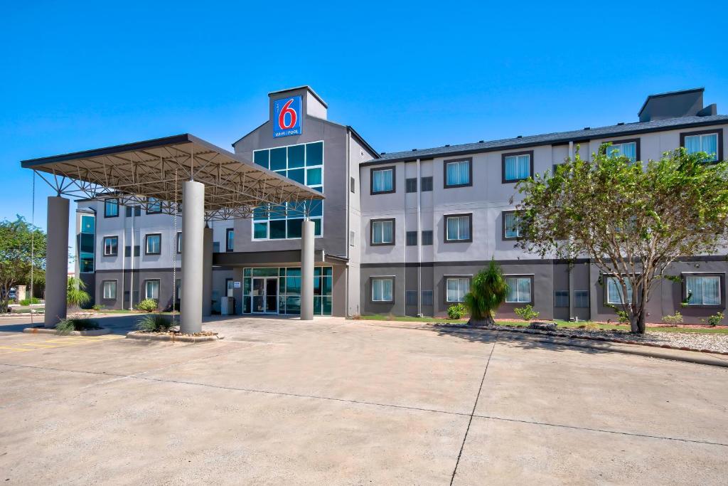 Motel 6 Harlingen, TX image