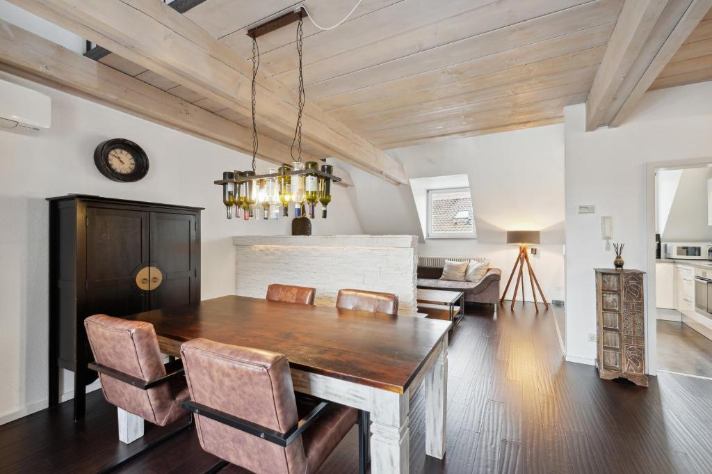 EXQUIS Maisonette Design Apartment JACOB I Stadtmitte I Klimaanlage I Balkon I 2 Parkplätze I Netflix photo 3
