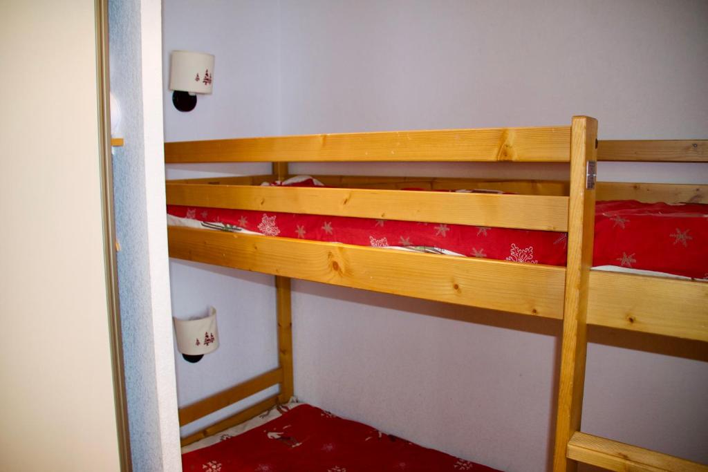 Appartement 6 places aux pieds des pistes avec piscine, wifi et parking privé PMR photo 2