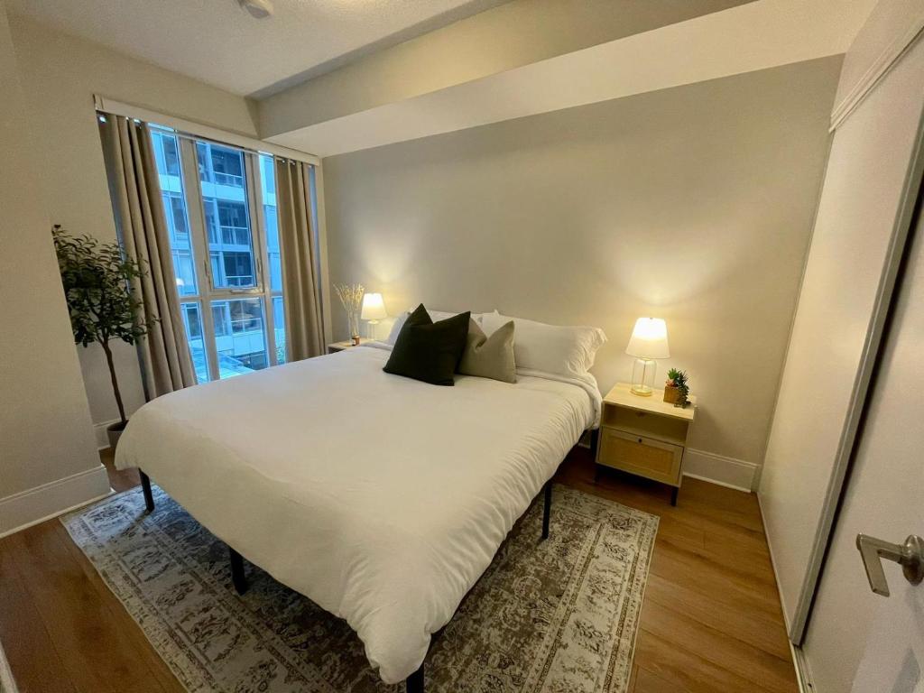 Cozy & charming Downtown condo! photo 2