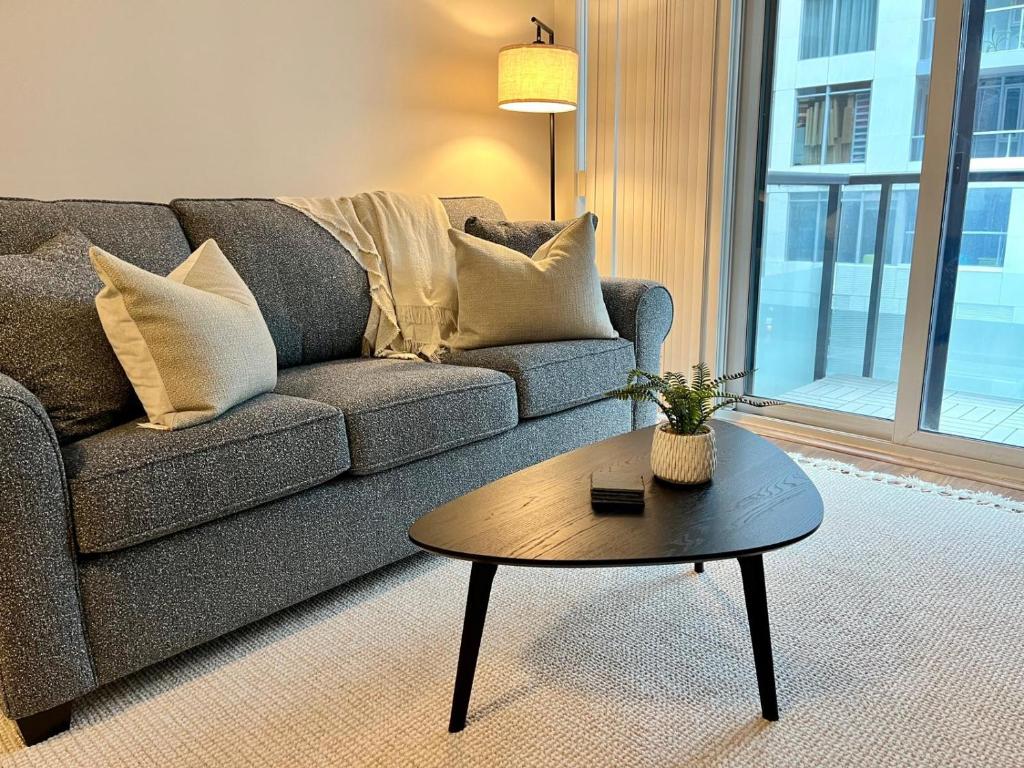 Cozy & charming Downtown condo!