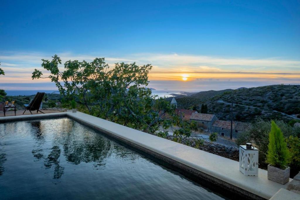 Peaceful & Secluded Retreat House Kod Kapetana Hvar III photo 4