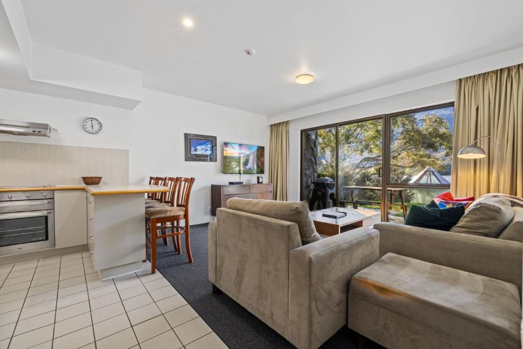 Lantern 1 Bedroom Patio Apartment with mountain view photo 1