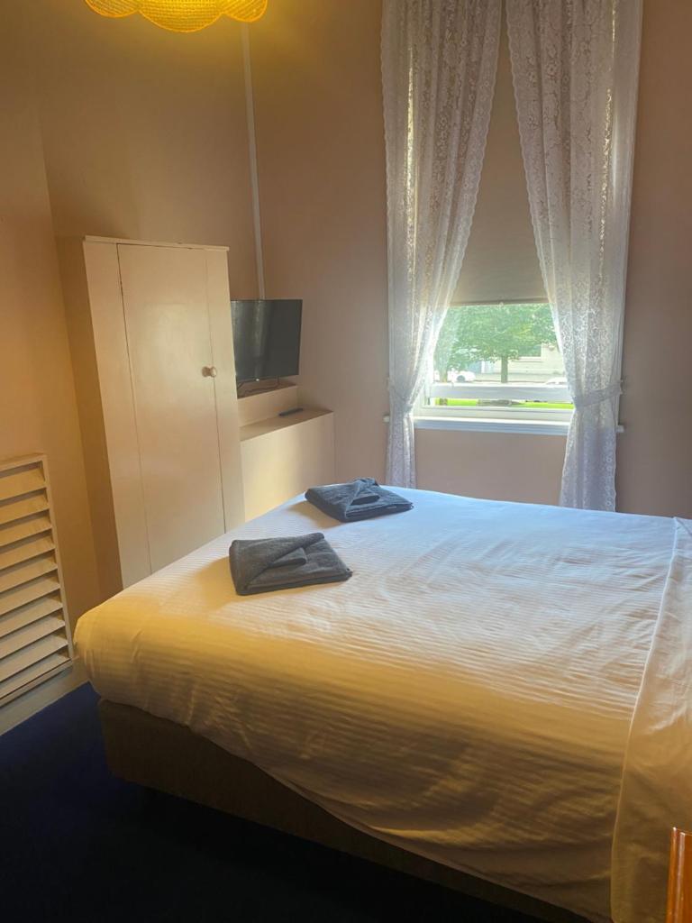 Commercial Hotel Camperdown Room Type - Queen Room