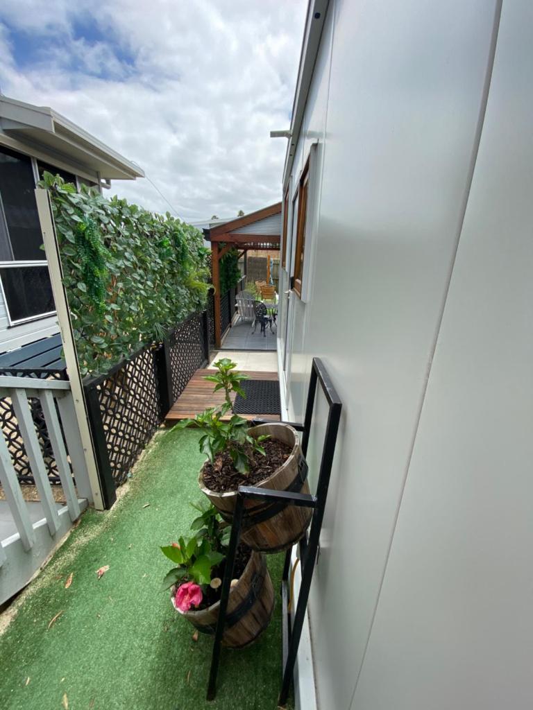 Beautiful tiny house with outdoor area- Only 5 minute walk to the beach! photo 3