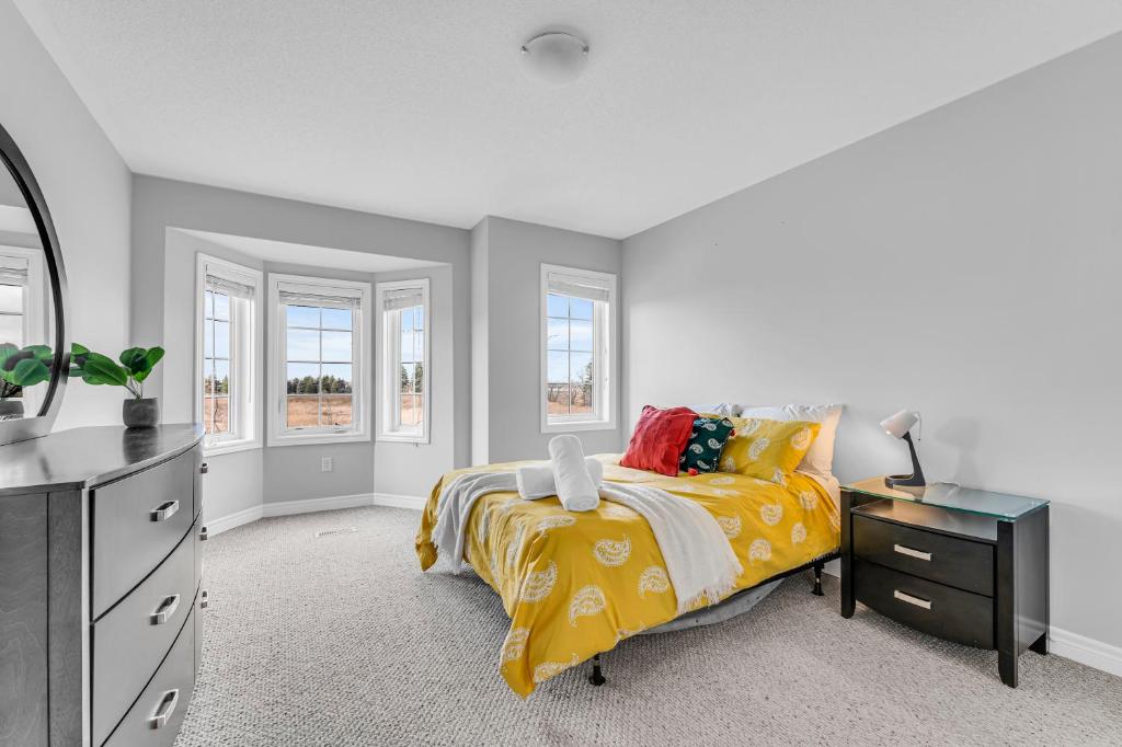 5 BDR Home in Niagara 12 mins from Falls and Brock photo 2