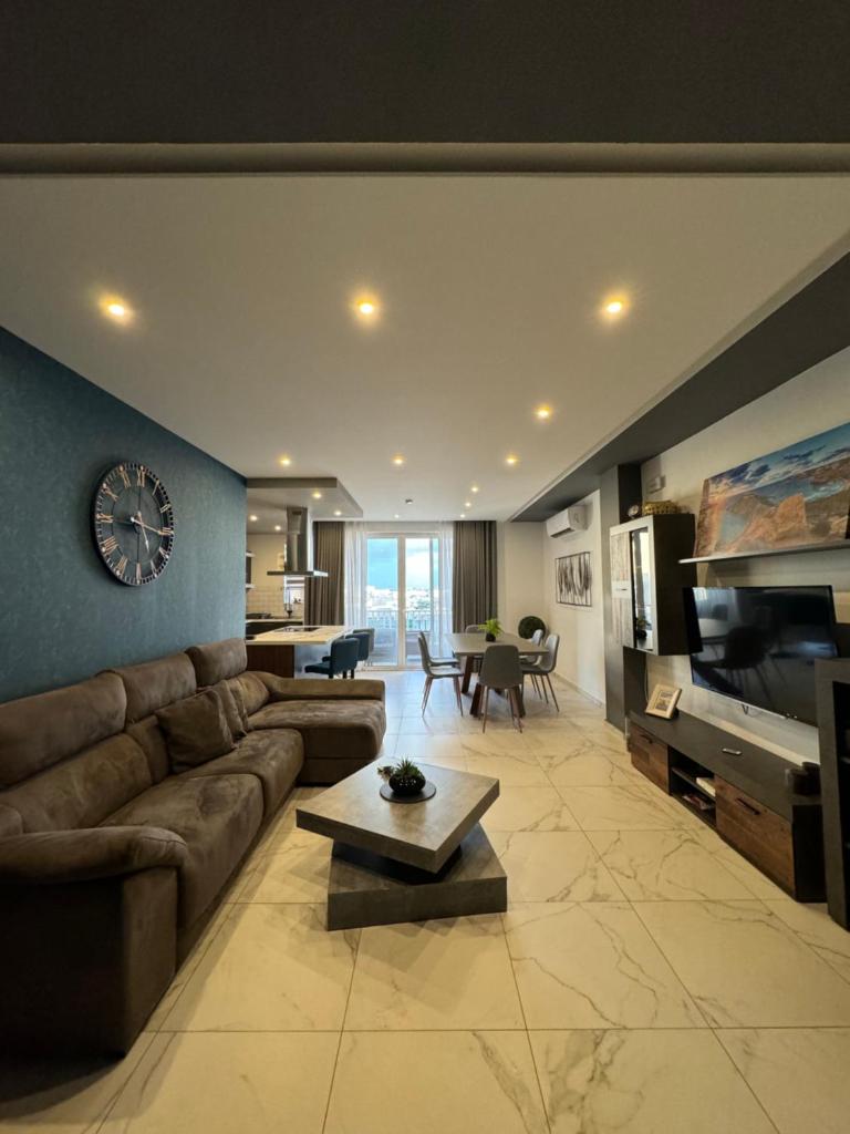 Designer 3 Bedroom / Bathroom Apartment in Swatar. photo 1
