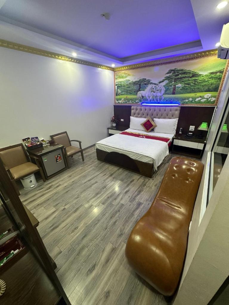 Hoàng Gia Long Biên Hotel