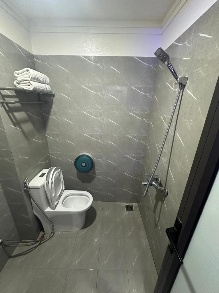 Hoàng Gia Long Biên Hotel