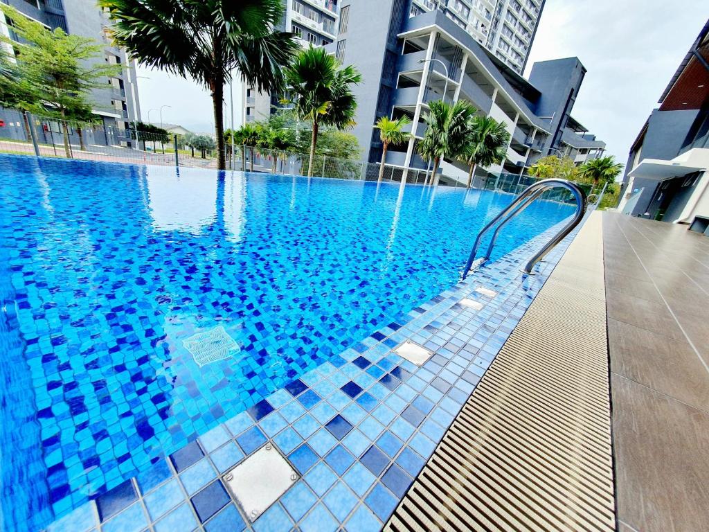 COZY Condo & Infinity Pool @ Bangi Wonderland photo 1