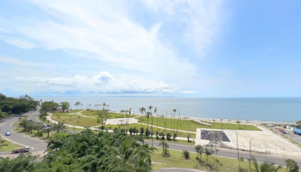 Beach apt w/ parking, 24/7 security, tennis court photo 1