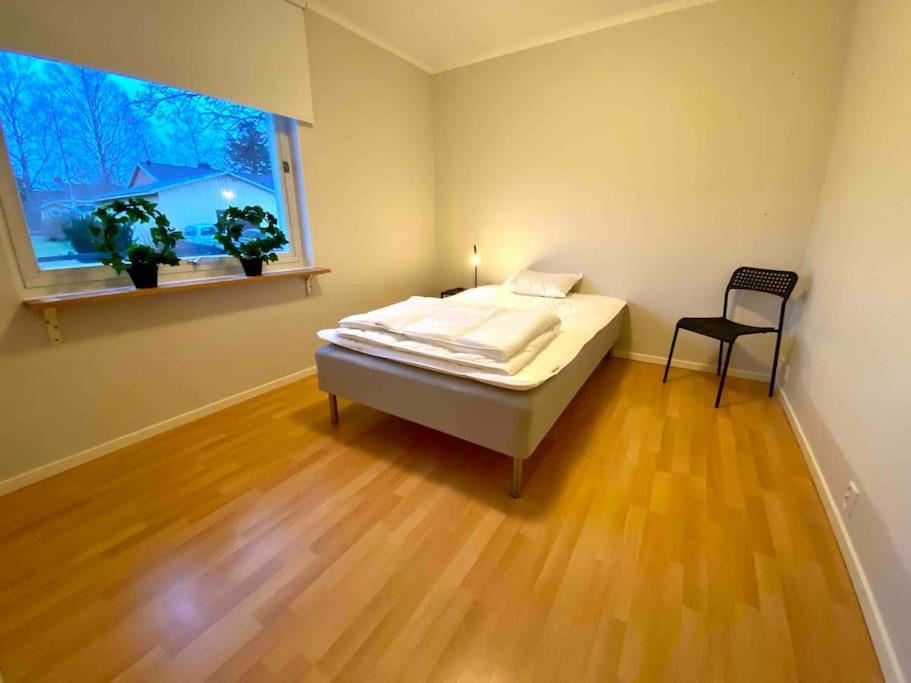 Mysigt hus med 9 sovrum nära natur och SCA & Hamn photo 2