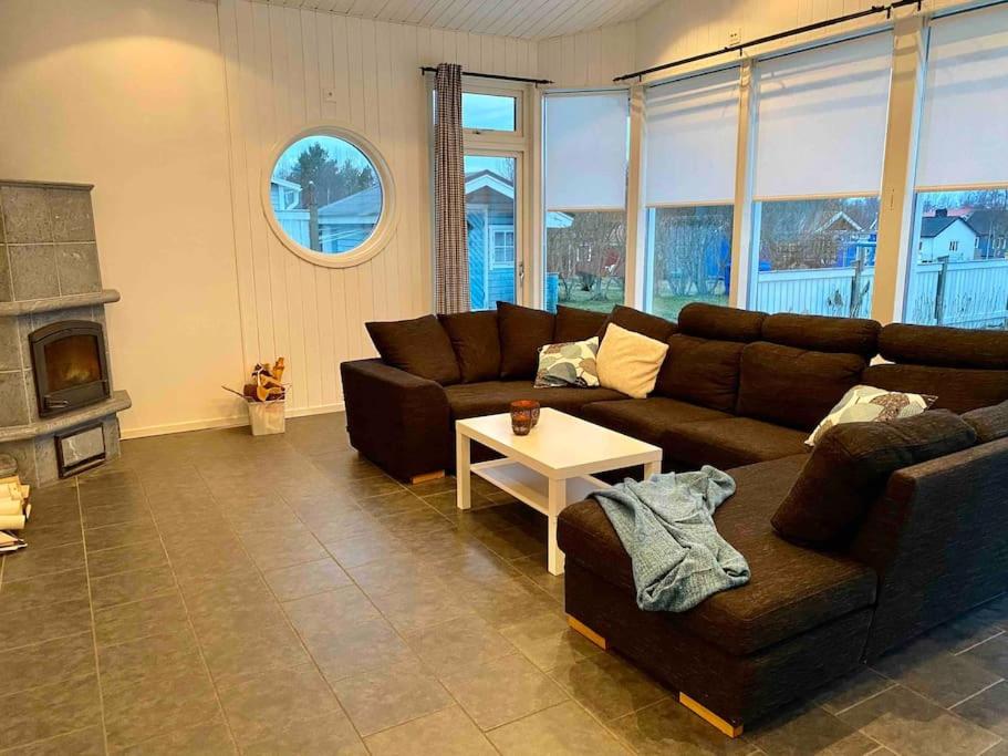 Mysigt hus med 9 sovrum nära natur och SCA & Hamn photo 3