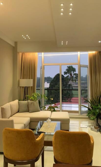 The Breeze- Urban Chic Apartment photo 4
