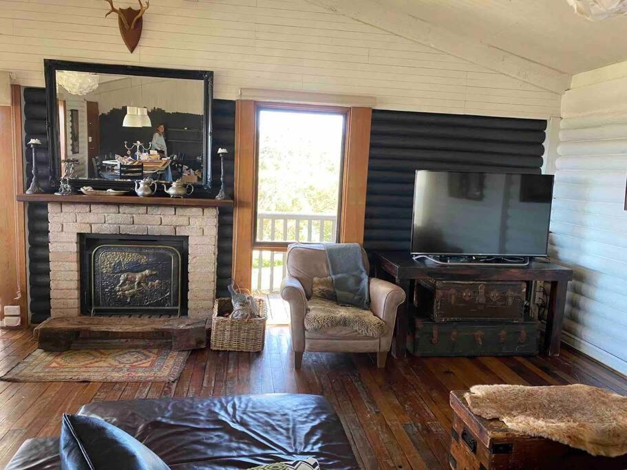 Beautiful Large Home, Big Bay Views, Open Fire photo 1