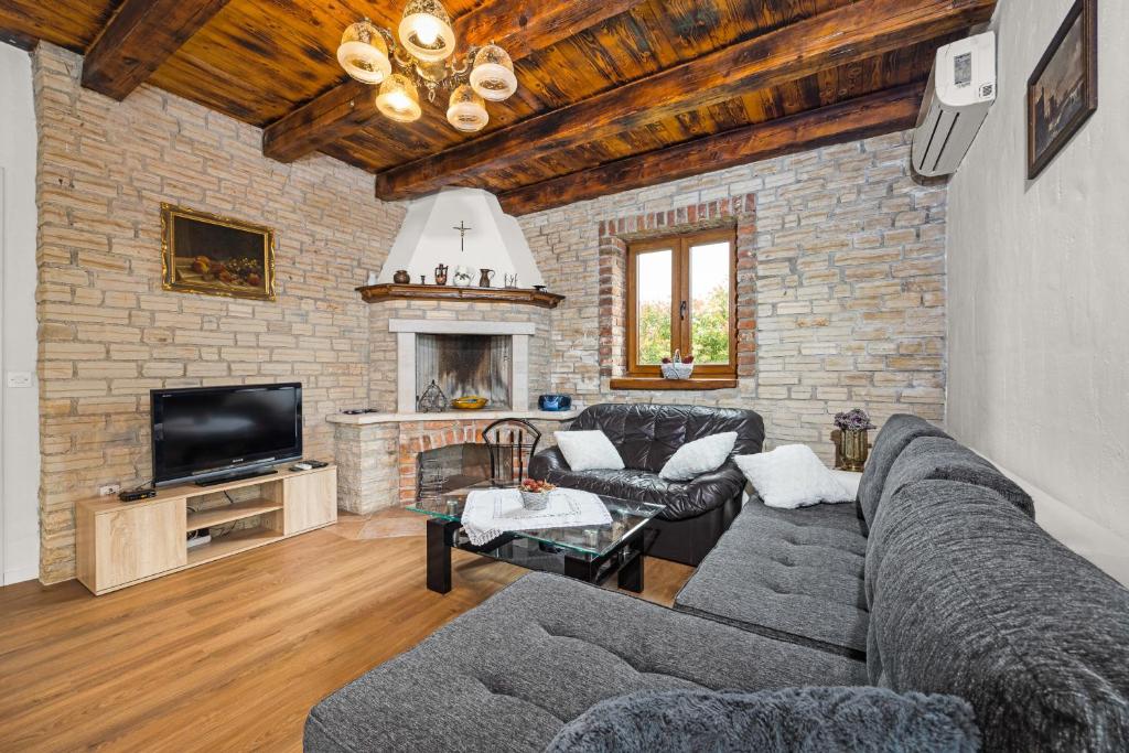 Villa Aldore in Central Istria for 6 persons with private pool photo 2