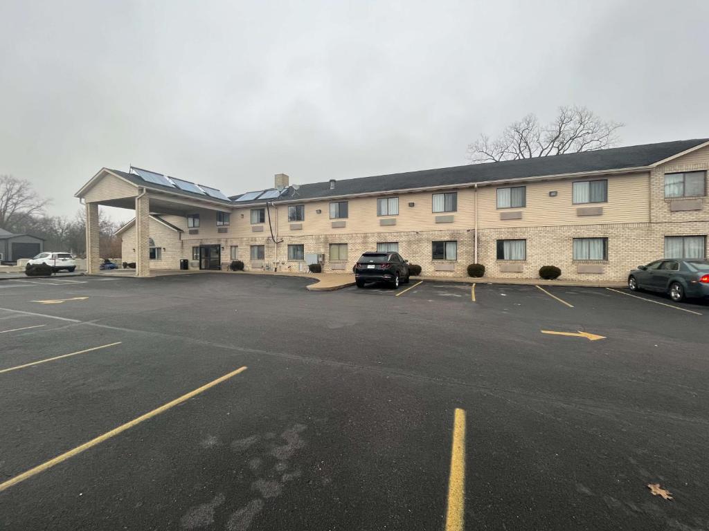 Motel 6 Portland, IN image