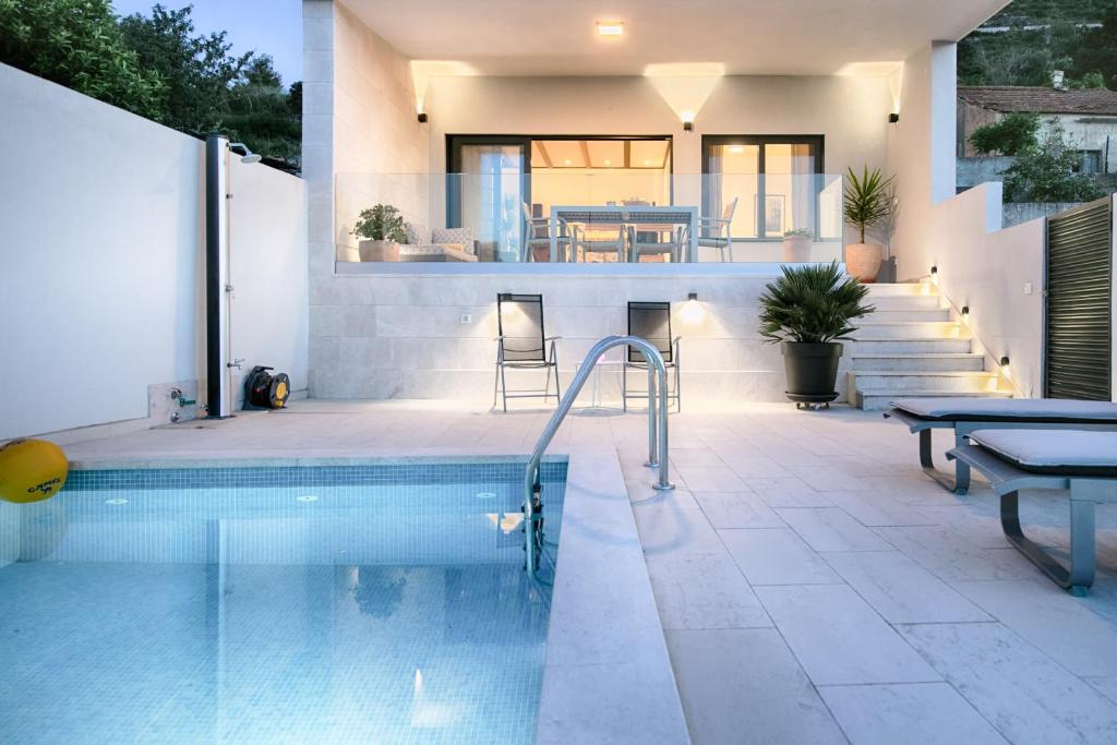 The Pool House Vis photo 4