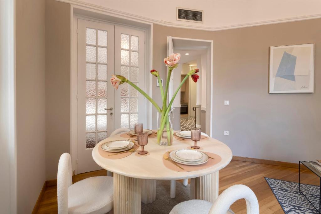 Acropolis Maisonette 3BR 6ppl 15min Metro&Museum - Tap to explore photos