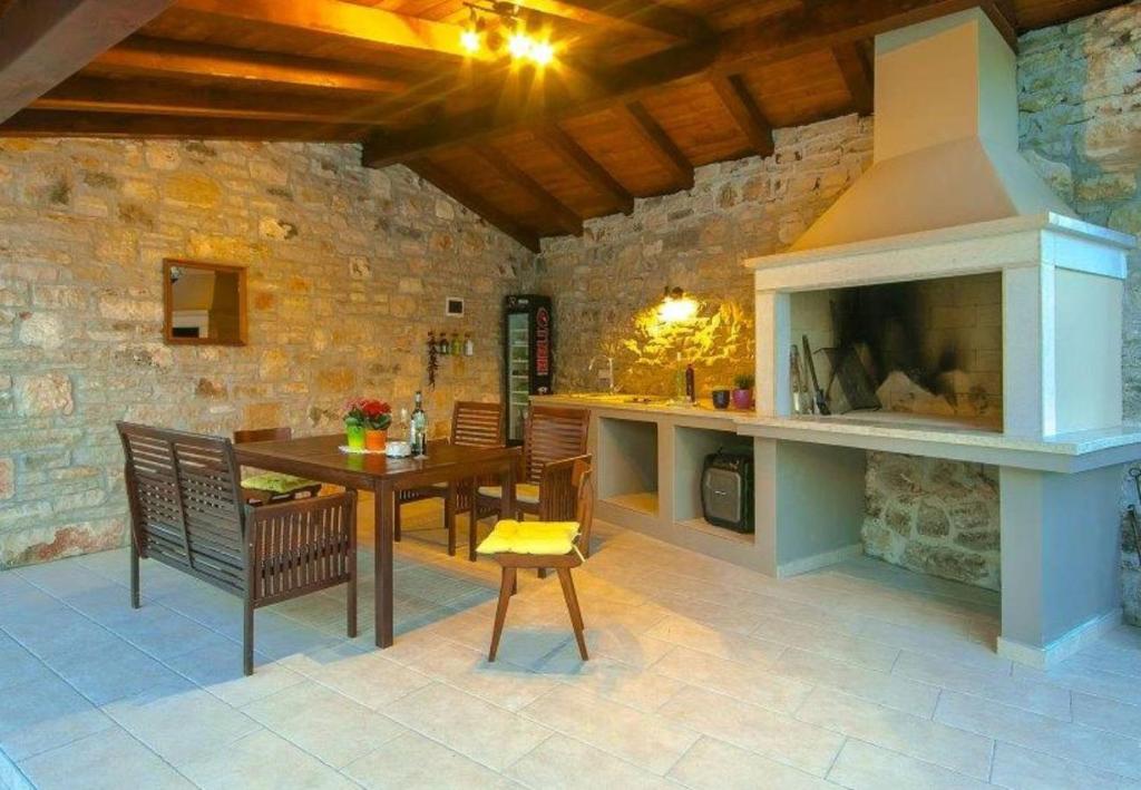 Villa Hisina in Central Istria for 8 people with private swimming pool photo 2
