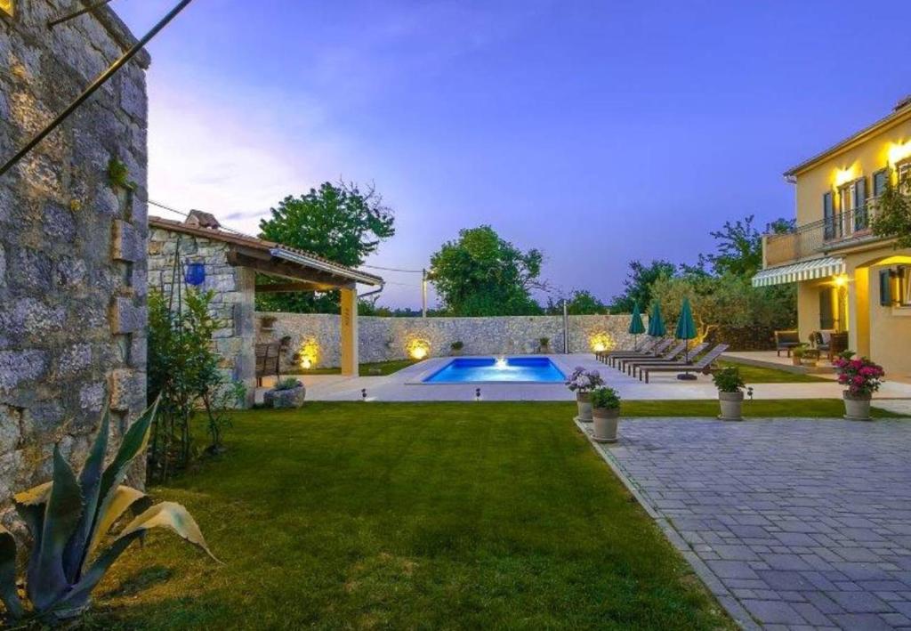 Villa Hisina in Central Istria for 8 people with private swimming pool photo 4